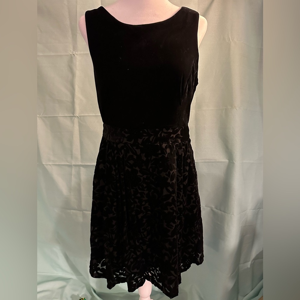 Forever 21 contemporary black velvet, sleeveless dress, side zip, size medium